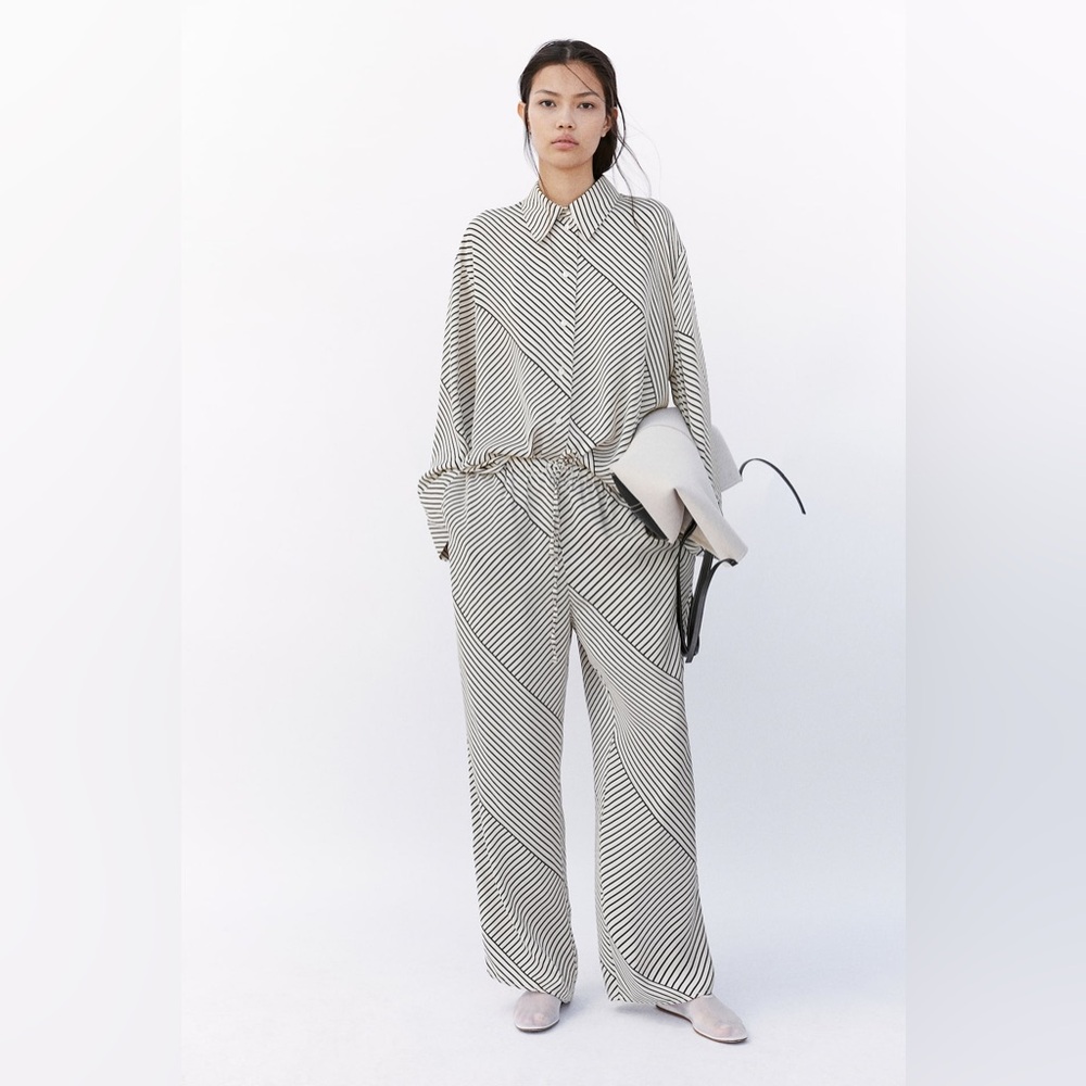 H&M NWOT Geometric Print Pattered Pull on Pants Drawstrings Size L Satin Striped - Picture 2 of 8